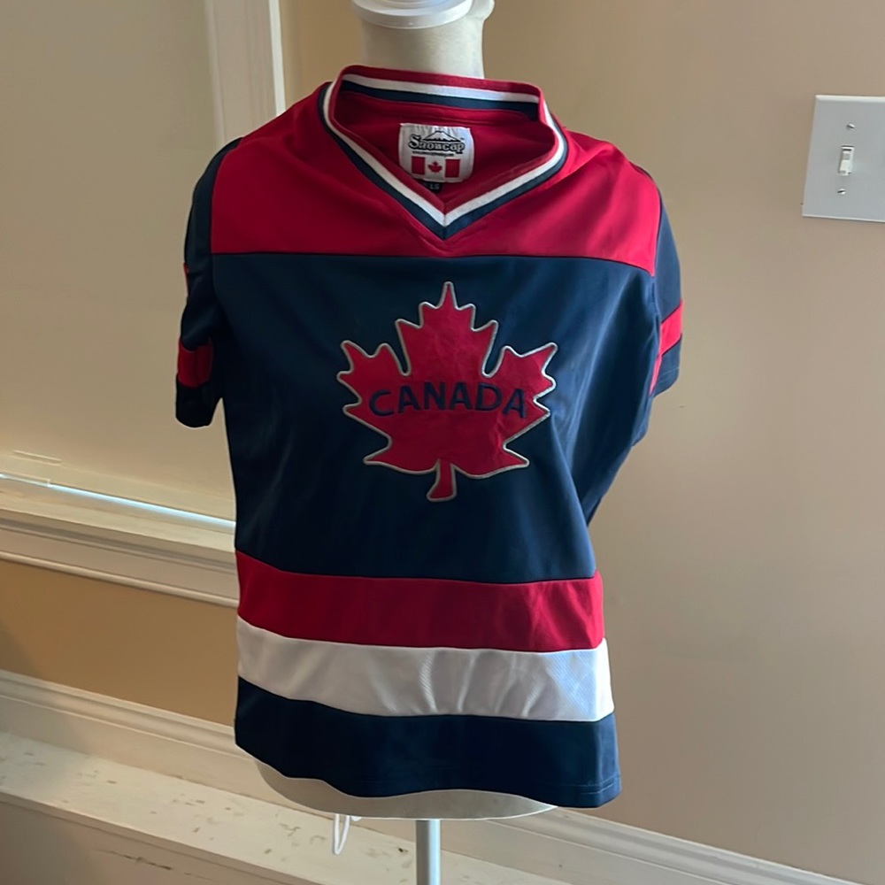 NWT Canada Jersey for youth boy large